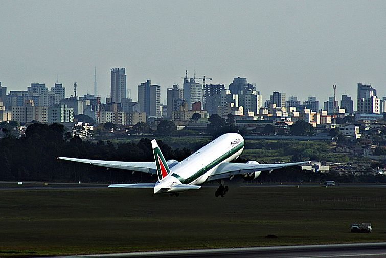 Aeroporto de Guarulhos: Infraero vai tentar vender participação no local (Exame/Abner Teixeira)