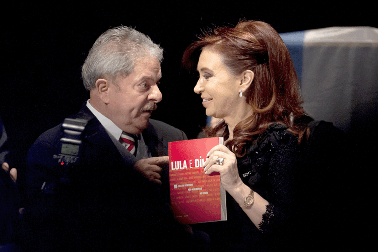 Lula e Cristina Kirchner: o candidato à presidência Alberto Fernández chegou a visitar o ex-presidente Lula em Curitiba (Brazil Photo Press / Colaborador/Getty Images)