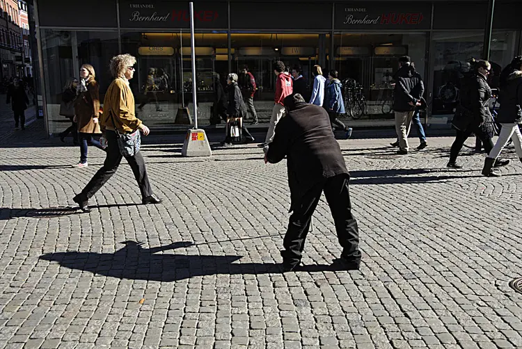 Pedinte em rua da Suécia: pedintes que não tiverem a licença podem ser multados em 4 mil coroas suecas (Francis Dean/Corbis/Getty Images)