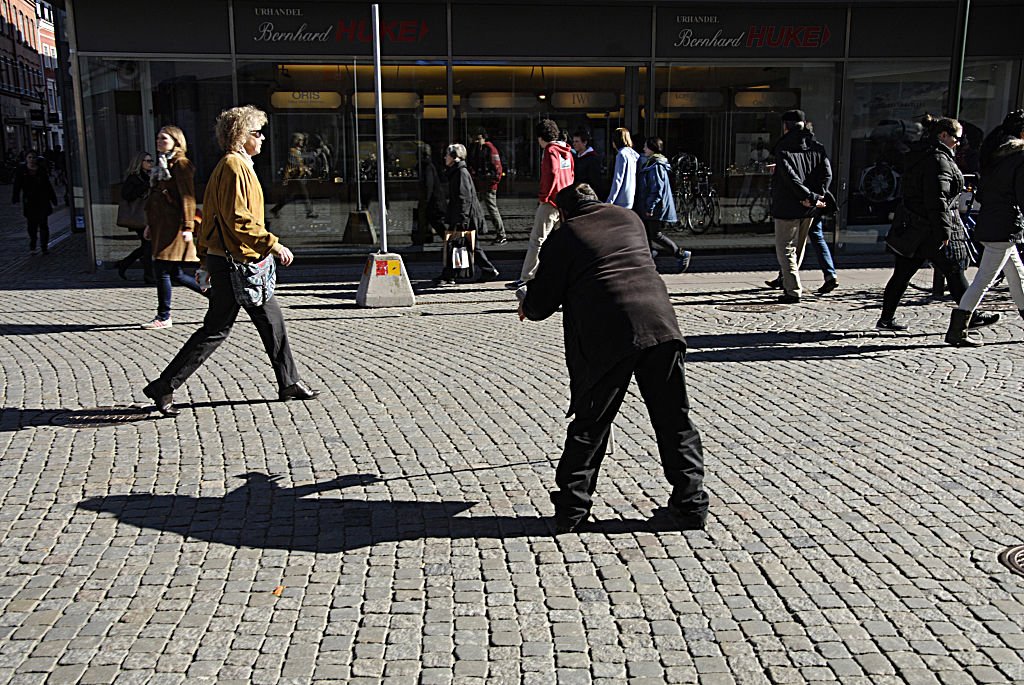 Em cidade da Suécia, é preciso tirar licença para pedir esmola nas ruas