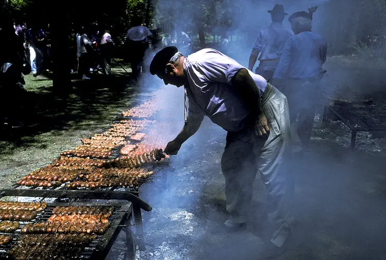 Churrasco: custo da carne aumentou 67,1% (Christopher Pillitz / Colaborador/Getty Images)