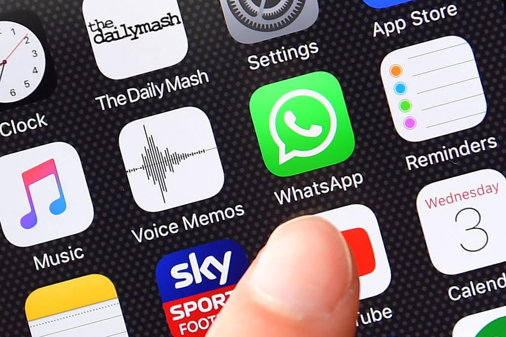 WhatsApp: app testa reprodução de mensagem de voz no painel de notificações do iPhone (Carl Court / Equipa/Getty Images)