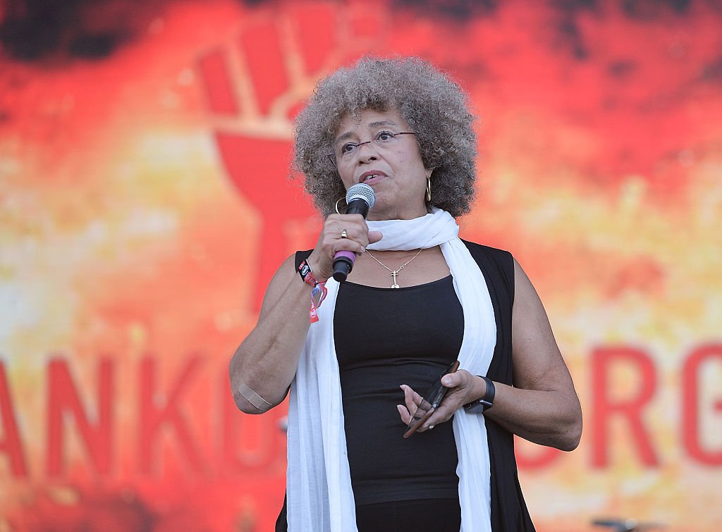 Angela Davis vem ao Brasil em outubro; confira a agenda da escritora