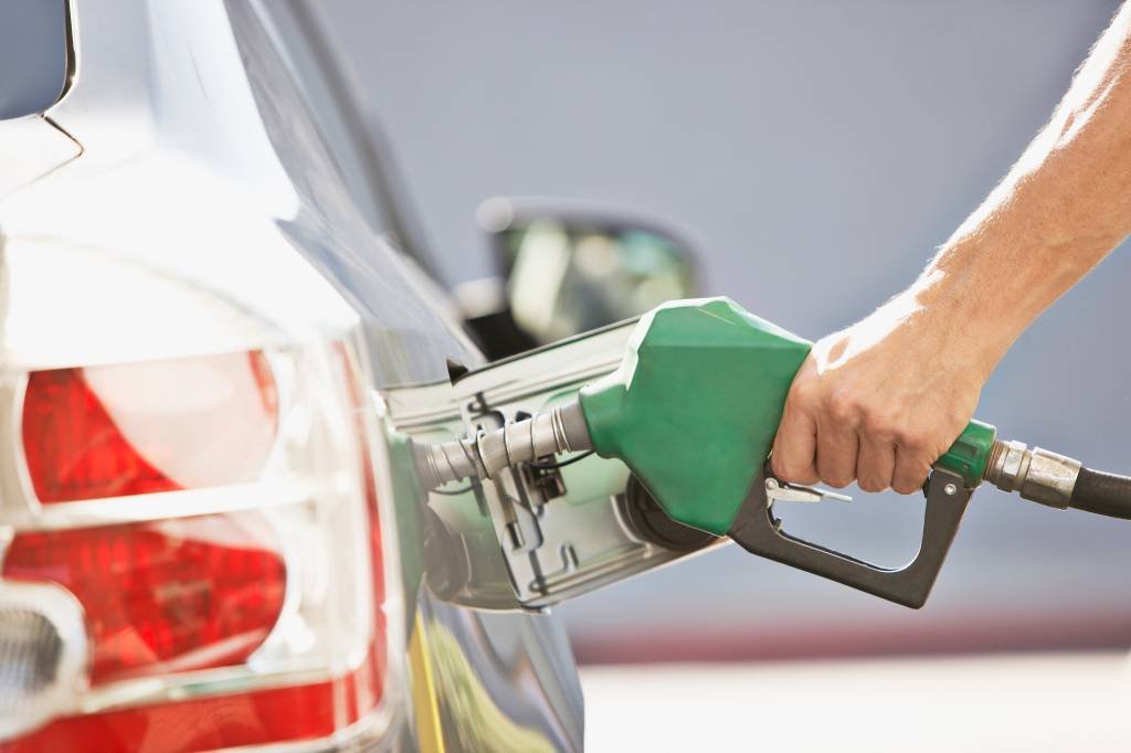 O etanol foi comercializado a R$ 5,004, enquanto a gasolina tem preço médio de R$ 5,853 nos postos brasileiros (Tom Merton/Getty Images)