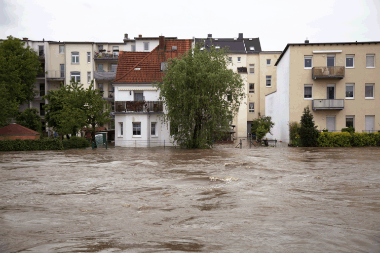 Enchente na Europa: por lá, perigo de do aumento do nível do mar é de enchentes na foz do rio Reno, nos países baixos (WLADIMIR BULGAR/SCIENCE PHOTO LIBRARY/Getty Images)