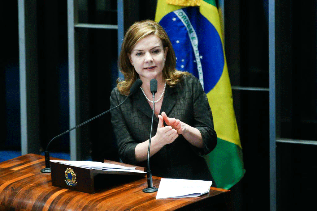 Gleisi Hoffmann: tendência é deputada ser reeleita no pleito que se encerra às 17h (Fabio Rodrigues Pozzebom/Agência Brasil)