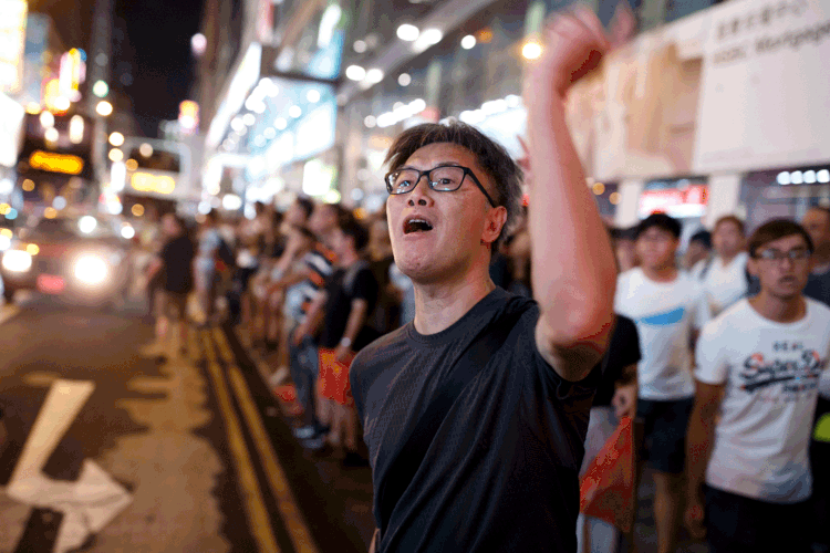 Hong Kong: manifestantes voltam às ruas pedindo a renúncia do líder local (Thomas Peter/Reuters)