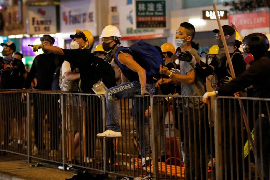 Comandante aposentado é convocado para lidar com protestos em Hong Kong