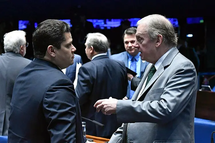 O presidente do Senado, Davi Alcolumbre, o senador Tasso Jereissati, que será o relator da proposta na CCJ (Geraldo Magela/Agência Senado)