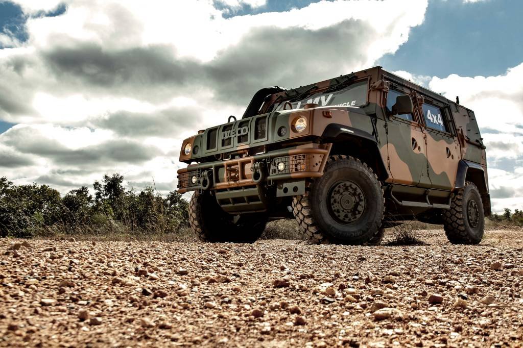 LO Exército Brasileiro envia 20 blindados para Roraima, em meio as