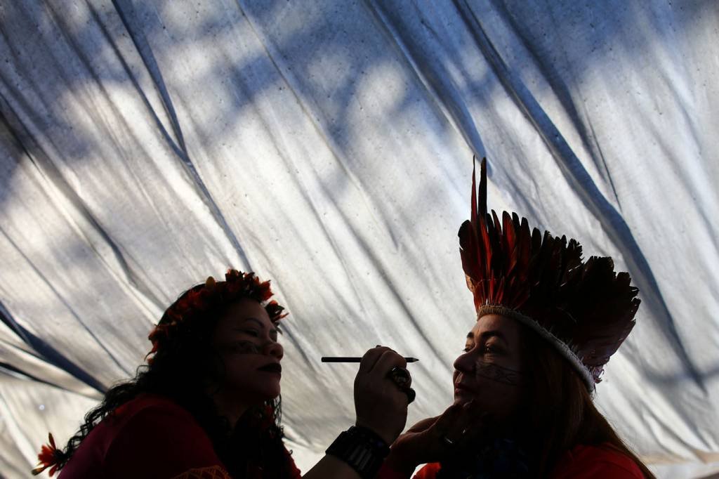 Indígenas: Um dos grandes desafios apontados nos debates é o controle dos garimpos cuja marca é a clandestinidade (Andre Coelho/Reuters)