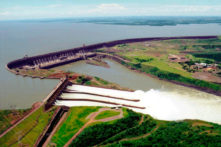 Itaipu: acordo de energia envolvendo Brasil e Paraguai desencadeou uma crise política no país vizinho (Stringer/Reuters)