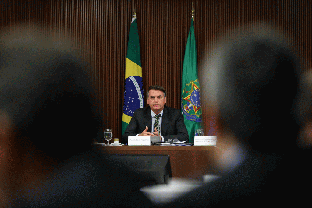 Após repercussão negativa, Bolsonaro insiste em culpar ONGs sem provas