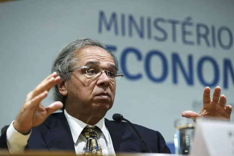 Guedes: o ministro espera receber 50% e 60% dos dividendos da Caixa e do BNDES (José Cruz/Agência Brasil)