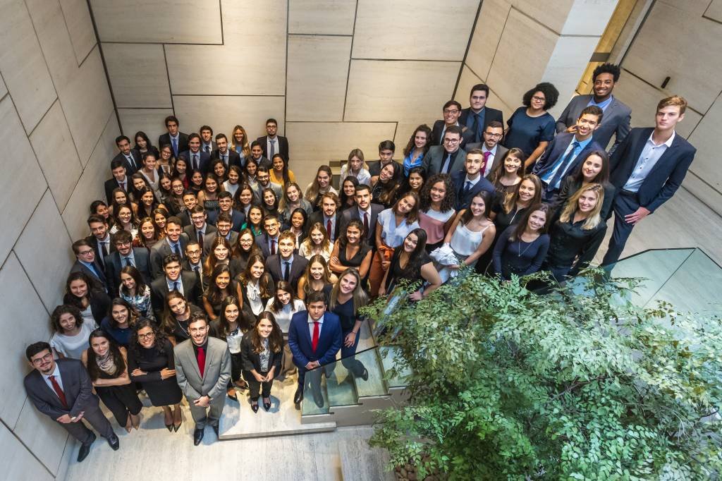 Escritório premiado recruta 100 alunos de Direito e tem trainee diferente