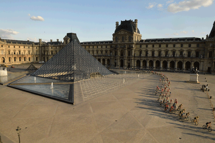 Louvre: museu recebe grande quantidade de visitantes principalmente no verão (Pauline Ballet/Reuters)