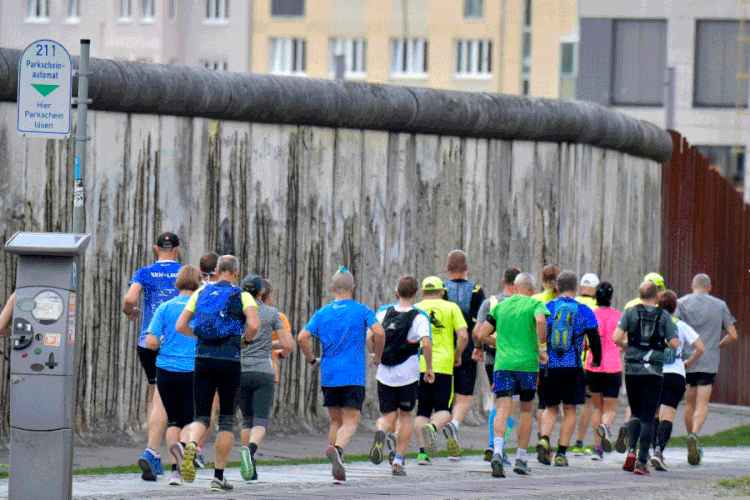 Maratona: cerca de 500 participantes de 32 nacionalidades participam da corrida (TOBIAS SCHWARZ/AFP)