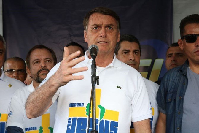 Bolsonaro diz que debates de "ideologia de gênero" são "coisa do capeta"