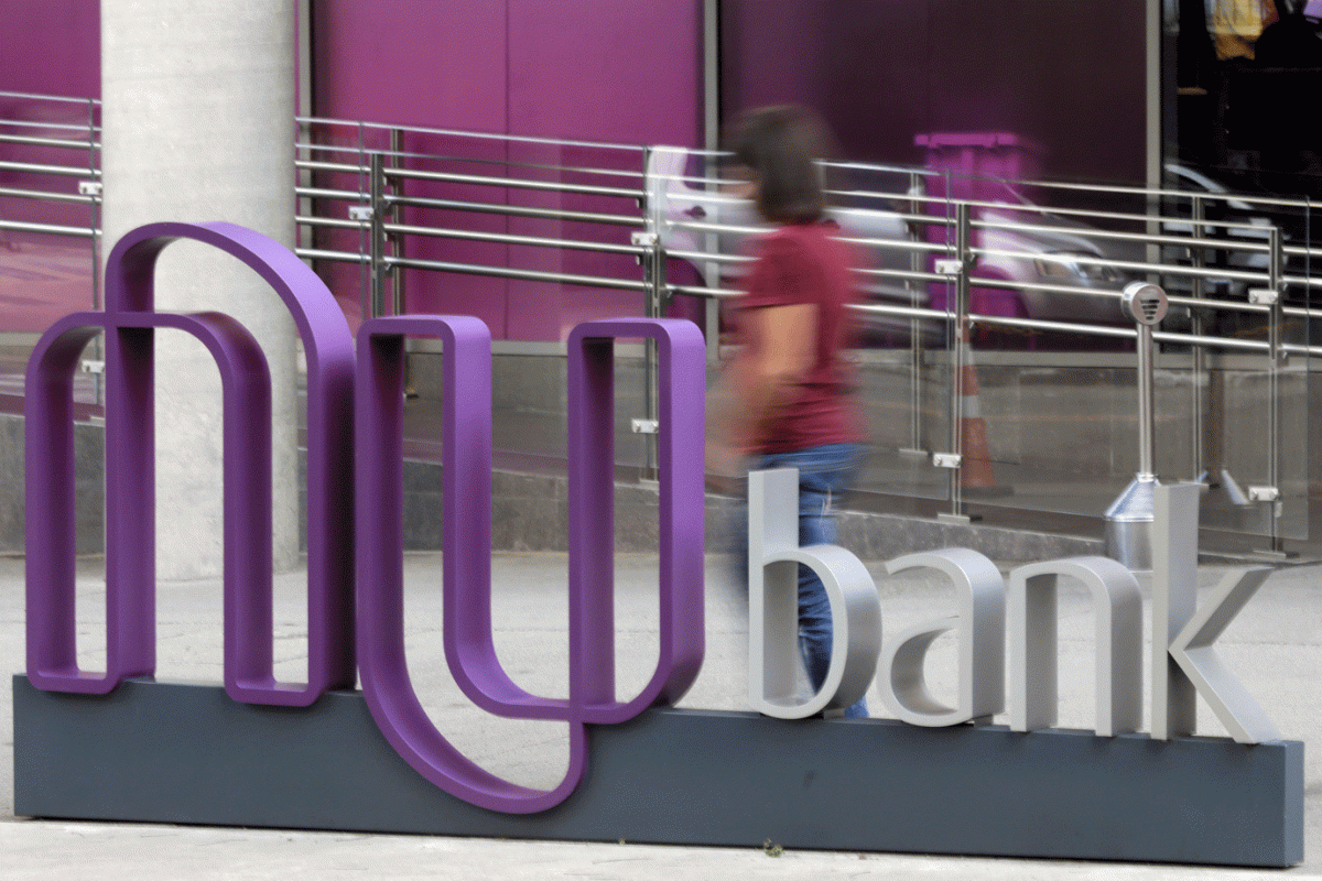 Nubank debit payments for Spotify and Netflix from December 9 •