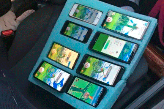 Polícia aborda motorista jogando Pokémon Go em 8 celulares ao mesmo tempo