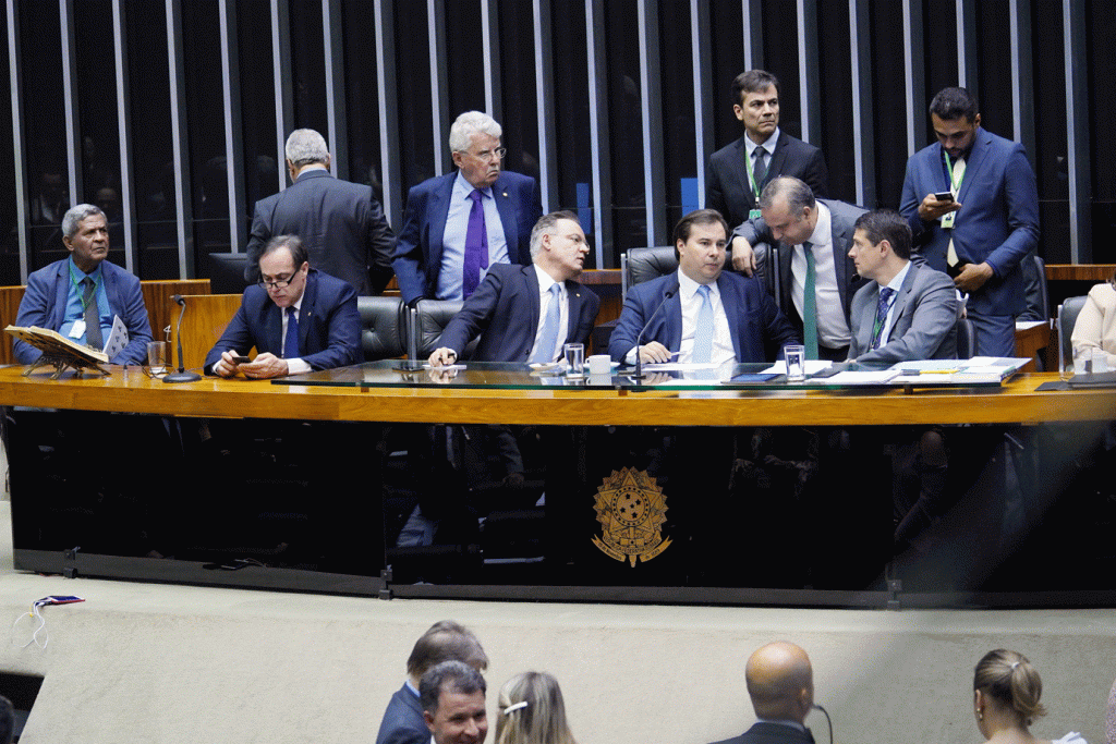 Câmara termina votação da Previdência, e texto segue para o Senado