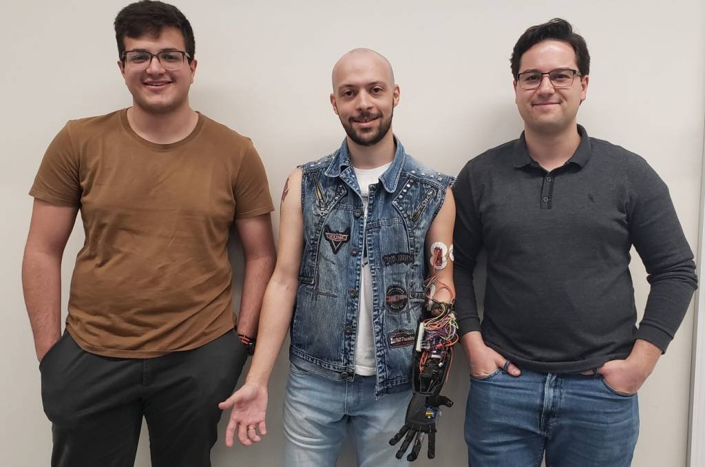 Startup cria prótese com movimentos a partir de impressão 3D