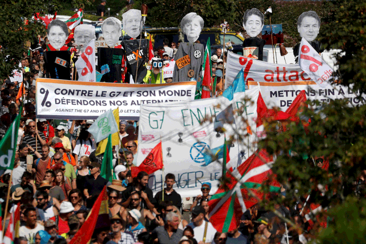 Protestos: a manifestação foi convocada por duas organizações, a basca G7 Ez e a francesa Alternatives G (Stephane Mahe/Reuters)