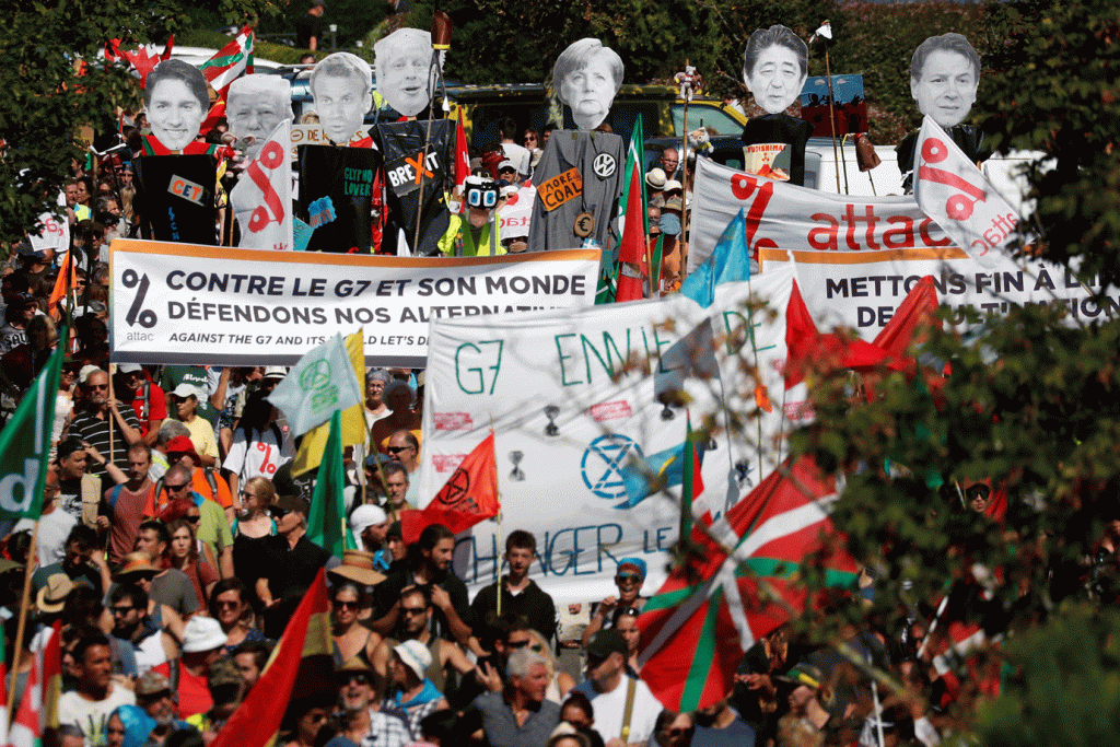 Milhares de pessoas protestam contra G7 na fronteira da França com Espanha