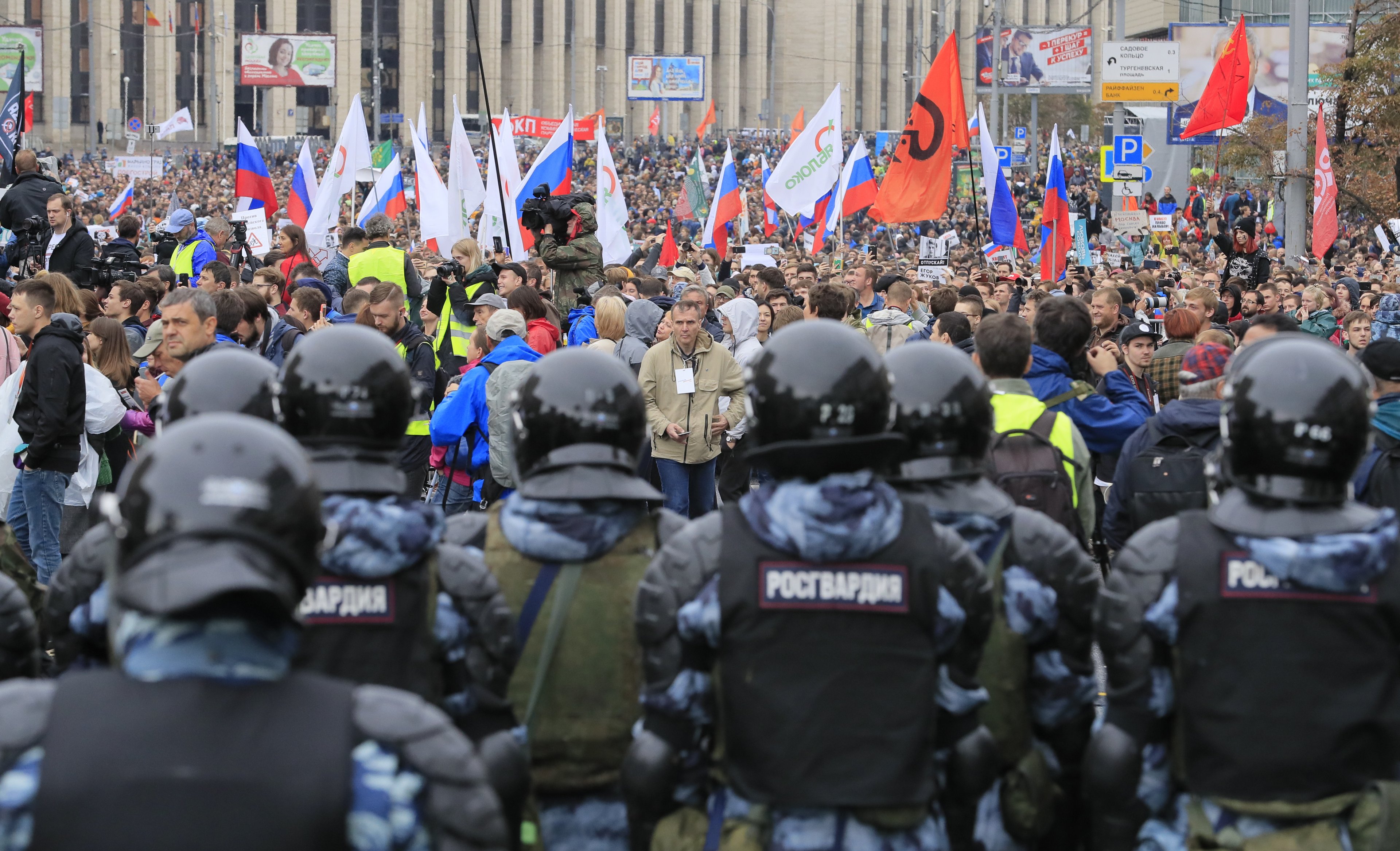 Novos protestos em Moscou e Hong Kong pressionam Putin e Xi Jinping