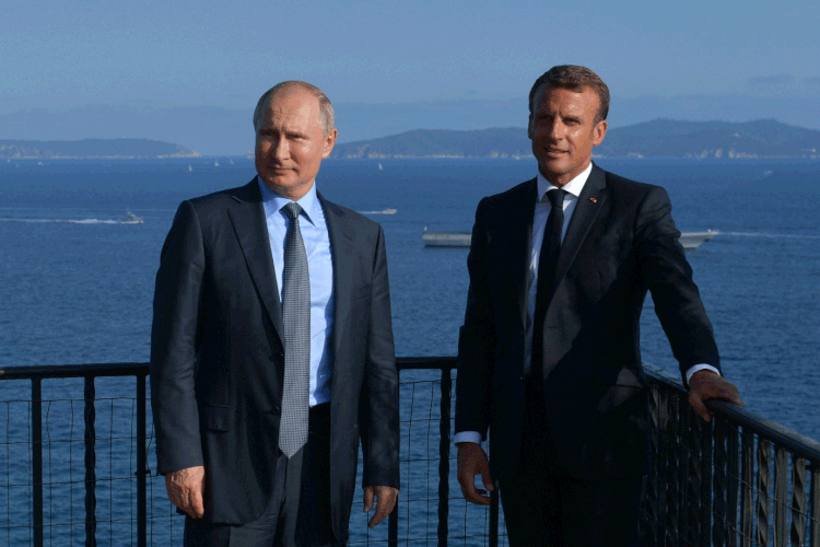 Putin e Macron: líderes se reuniram nesta segunda-feira (19) no Fort de Brégançon (Sputnik/Alexei Druzhinin/Kremlin/Reuters)