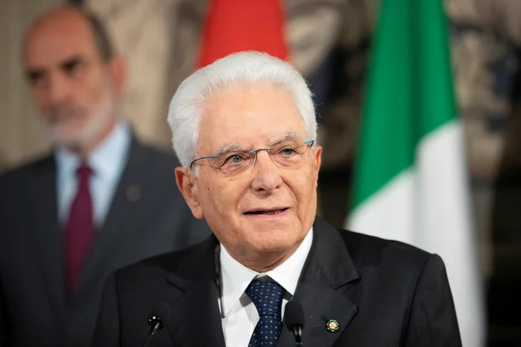 SERGIO MATTARELLA: “Durante as consultas, fui informado por alguns partidos políticos que iniciativas foram tomadas para um acordo no Parlamento para um novo governo, e me pediram tempo para essa iniciativa”, disse o presidente ao postergar o prazo de formação de coalização da última quinta-feira, 22, para esta terça (Francesco Ammendola/Presidential Palace/Handout/Reuters)