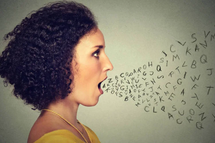 A velocidade da fala é crucial para a retenção de informação.