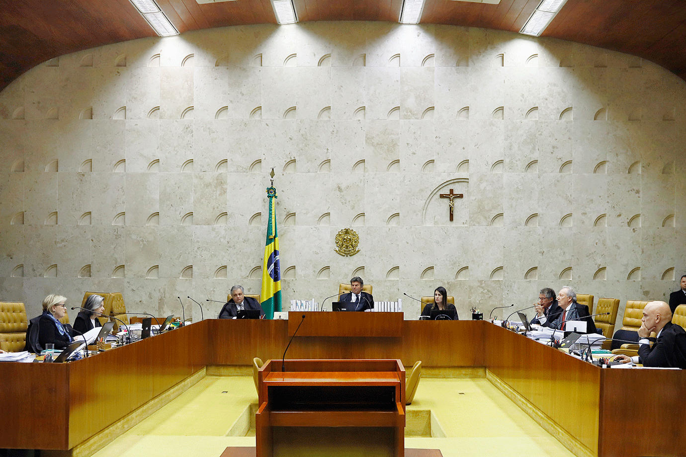 STF forma maioria contra redução de salário de servidor público
