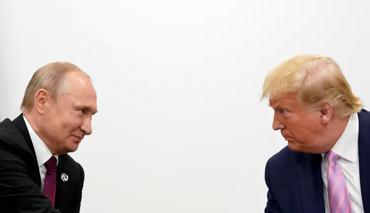 Vladimir Putin e Donald Trump: sem o tratado de mísseis de médio alcance, resta entre Rússia e EUA, somente o acordo START, que expira em 2021 (Kevin Lamarque/Reuters)