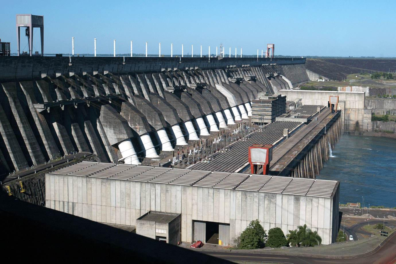 Usina de Itaipu alcança produção recorde de 3 bilhões de megawatts-hora