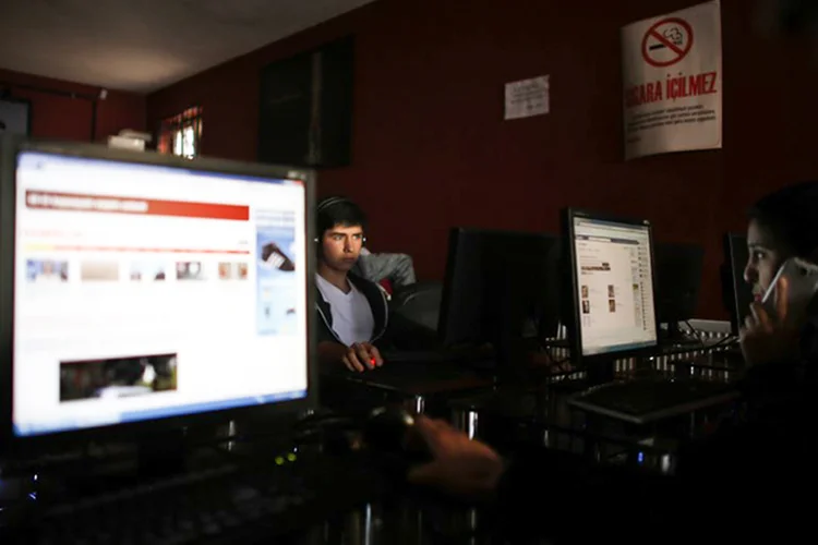 Internet: acesso à Internet passou a estar disponível a 51% da população mundial (Umit Bektas/Reuters)