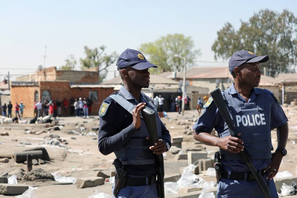 Onda de violência em Joanesburgo deixa 5 mortos e 100 presos desde domingo