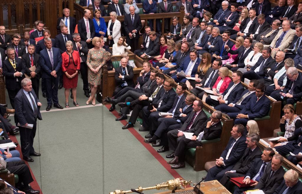 Parlamento britânico derrota Johnson e aprova lei contra Brexit sem acordo