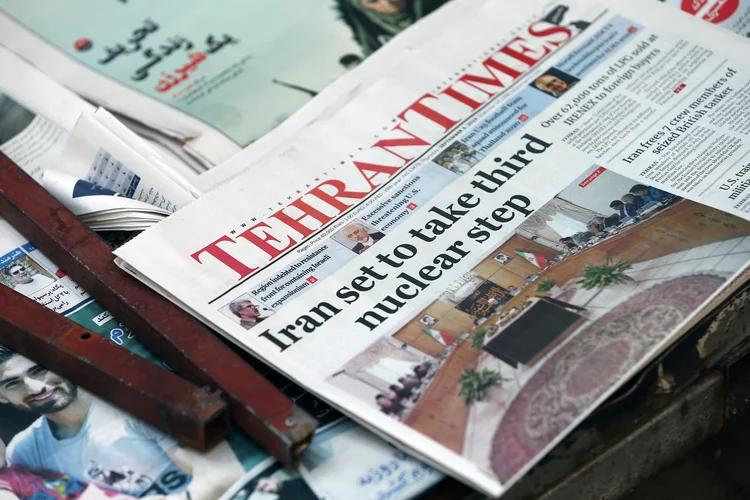 Capa do jornal de Teerã, capital do Irã (Nazanin Tabatabaee/WANA/Reuters)