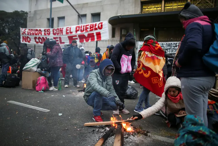 Manifestantes durante protesto contra presidente argentino, Mauricio Macri (Agustin Marcarian/Reuters)