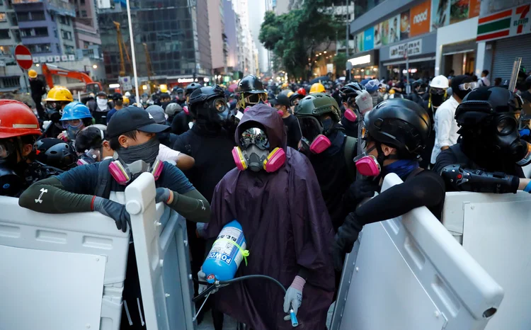 Protesto no centro de Hong Kong: este é o 14º fim de semana seguido de manifestações (Kai Pfaffenbach/Reuters)