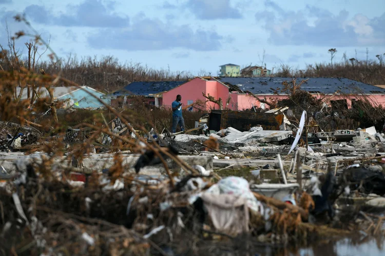 Bahamas: após a passagem do furacão Dorian, o governo estuda criar abrigos com barracas e contêineres (Loren Elliott/Reuters)