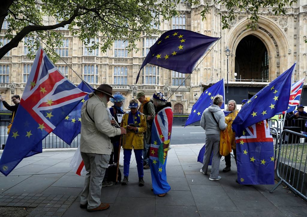 Brexit será adiado e chance de saída sem acordo é de 35%, diz pesquisa