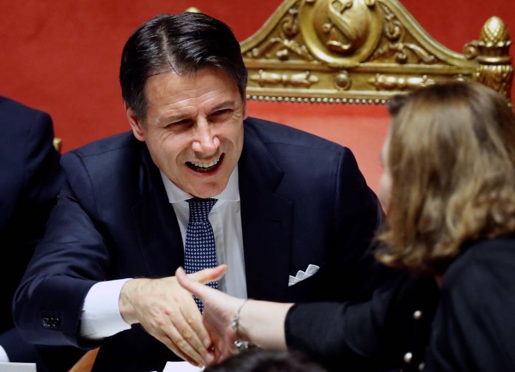 Governo de coalizão da Itália consegue voto de confiança no Senado