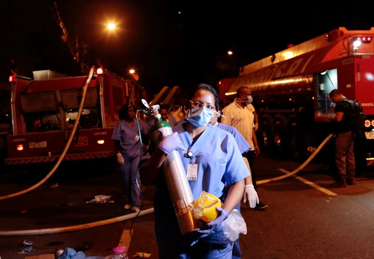 Incêndio em hospital no RJ: Ao menos 11 pessoas morreram (Ian Cheibub/Reuters)