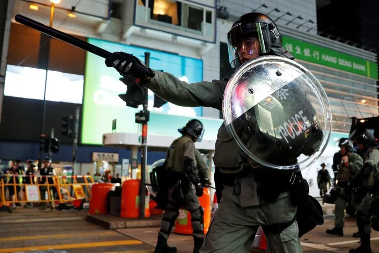Polícia em protesto contra o governo em Hong Kong, dia 15/09/2019 (Amr Abdallah Dalsh/Reuters)