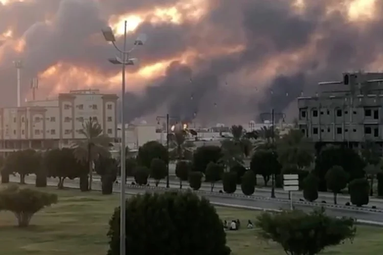 Drone atinge instalação de petróleo na Arábia Saudita (REUTERS/Reuters)