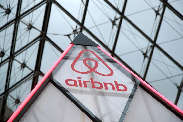 Airbnb: no terceiro trimestre, as reservas brutas aumentaram 48,8%, para 11,9 bilhões de dólares (Charles Platiau/File Photo/Reuters)