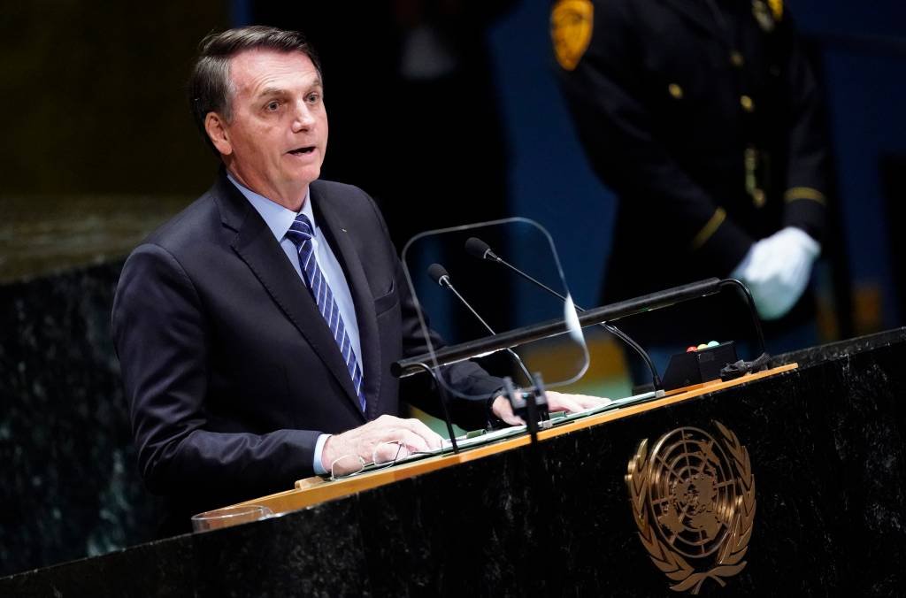 Bolsa cai durante fala de Bolsonaro e com Previdência adiada
