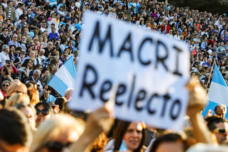 Manifestações: milhares de pessoas mostraram apoio ao presidente Mauricio Macri neste sábado (Joaquin Salguero/Reuters)